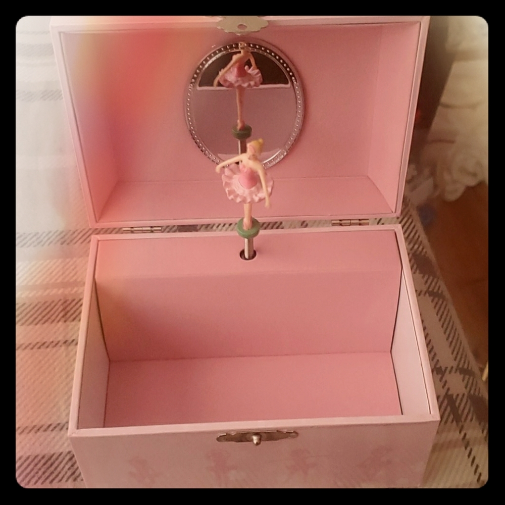 Little girls ballerina jewelry box